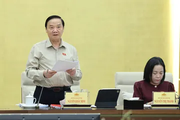 Phó Chủ tịch Quốc hội Nguyễn Khắc Định điều hành thảo luận. Ảnh: QUANG PHÚC