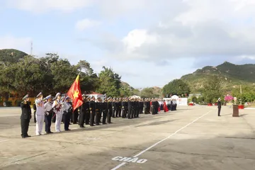 Trang nghiêm lễ chào cờ sáng mùng 1 tết của Trung đoàn tàu ngầm 196