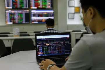 VN Index 'lặng lẽ' vượt mốc 1.800 điểm