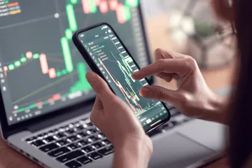 Chứng khoán ‘xanh mướt’ phiên khai Xuân Bính Ngọ