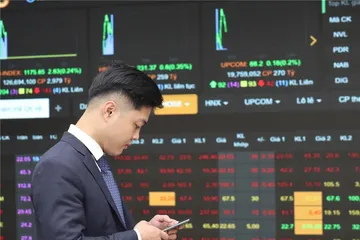 Nhóm Vingroup ‘hợp lực’ kéo VN Index đi lên