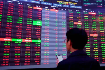 VN Index thủng mốc 1.800 điểm