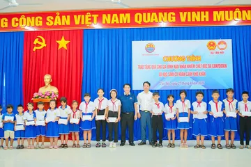 Tây Ninh: Tiếp sức học sinh nghèo trước thềm năm học mới