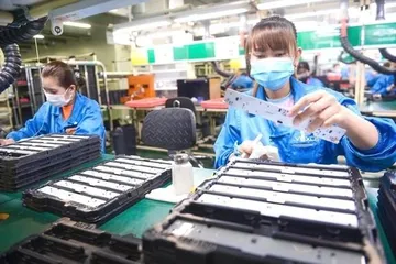 Thứ trưởng Bộ Công Thương Phan Thị Thắng phát biểu tại Diễn đàn. 