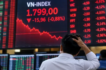 Ngày đầu nâng hạng, VN Index giảm gần 16 điểm