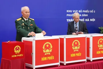 Tổng kiểm tra quy trình bầu cử tại khu vực bỏ phiếu số 2, phường Ba Đình