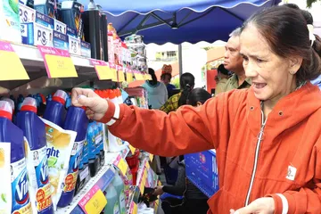 TPHCM tiếp sức cho công nhân trước bão giá 