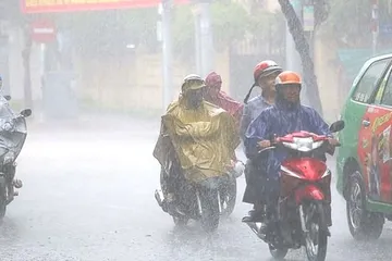 Áp thấp trên biển Đông, Nam bộ tiếp tục mưa to