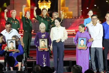 Viết tiếp những trang sử bằng kỷ vật và lòng biết ơn