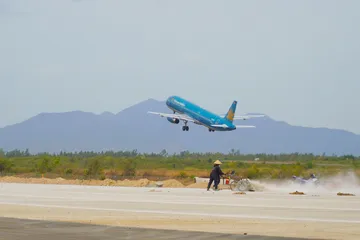 Sân bay Phù Cát tăng tốc hoàn thành đường băng số 2