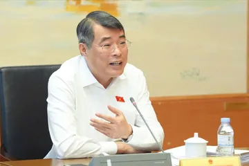 Thủ tướng Lê Minh Hưng phát biểu tại phiên thảo luận tổ Đoàn đại biểu Quốc hội TP Hải Phòng, sáng 19-10. Ảnh: VIẾT CHUNG