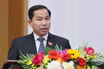 Xem xét, thông qua 43 dự án luật, nghị quyết quy phạm pháp luật