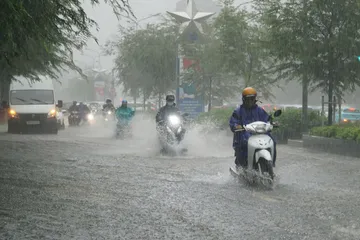 Triều cường khu vực sông Sài Gòn sắp lên mức báo động 3