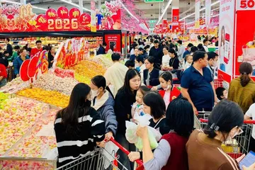 Rộn ràng không khí mua sắm Tết tại TPHCM