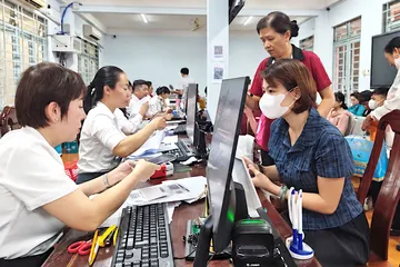 Cán bộ cơ sở tiến một bước, người dân đỡ cả hành trình