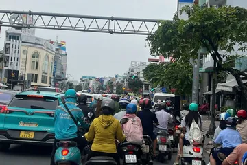 TPHCM gắn camera giao thông đếm phương tiện. Ảnh: QUỐC HÙNG