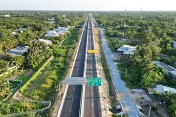 Gỡ vướng mặt bằng, đẩy nhanh tiến độ cao tốc Mỹ Thuận - Cần Thơ
