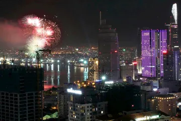 TPHCM rực rỡ pháo hoa mừng Tết Nguyên đán Bính Ngọ 2026