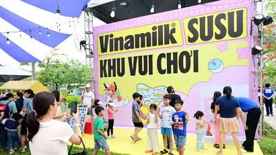 Khu vui chơi của Vinamilk với các trò chơi thú vị và những phần quà đáng yêu đặc biệt thu hút phụ huynh và các bé. Ảnh: Vi Nam