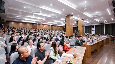 Đông đảo chuyên gia, sinh viên tham dự hội thảo về chủ đề thú vị "đại học hạnh phúc"
