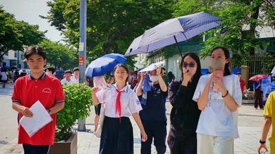 Thí sinh Hà Nội hoàn thành môn thi thứ 2 vào lớp 10 công lập năm học 2026-2027. Ảnh: TRẦN LƯU