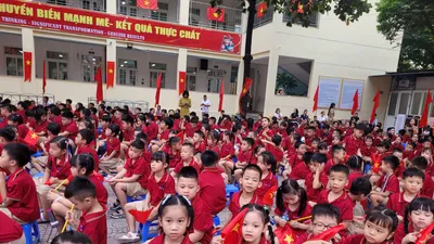 Học sinh tiểu học Hà Nội dự khai giảng năm học mới 2026-2027. Ảnh: LÂM NGUYÊN