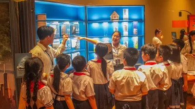 Học sinh Đà Nẵng thích thú khám phá các không gian tại triển lãm. Ảnh: XUÂN QUỲNH