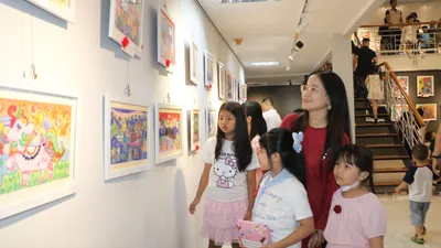 Triển lãm mỹ thuật thiếu nhi “Màu yêu thương 03” diễn ra từ nay đến ngày 7-6, tại Không gian Nghệ thuật Đương đại (cơ sở II) của Hội Mỹ thuật TPHCM.
