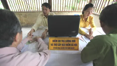 Có trường hợp nhân viên chi trả lương hưu, trợ cấp BHXH ký nhận thay người hưởng