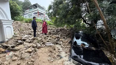 Mưa to gây lũ quét trên đảo Phuket, Thái Lan