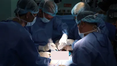 Các bác sĩ Bệnh viện Bình Dân phẫu thuật cho người bệnh bị ung thư dương vật