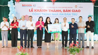 Có nhà ăn bán trú mới, học trò vùng cao Sủng Máng không còn phải chia ca để ăn 