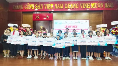 Đỡ đầu 13 học sinh mồ côi, khó khăn đến năm 18 tuổi