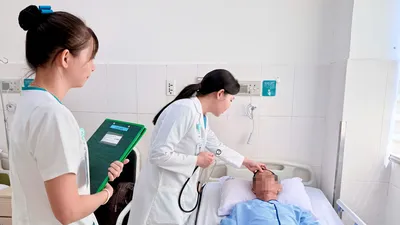 Cụ ông 70 tuổi bị ong đốt dẫn đến rối loạn đông máu