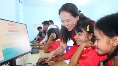 Mang phòng tin học đến vùng cao Lâm Đồng