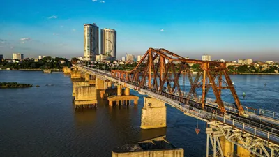 Cầu Long Biên được thông xe trở lại sau hơn 2 tháng sửa chữa. Ảnh: TIẾN CƯỜNG