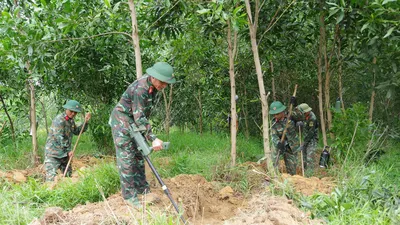 Bộ CHQS tỉnh Quảng Trị khảo sát vị trí nghi có mộ liệt sĩ tại khu vực Câu Nhi