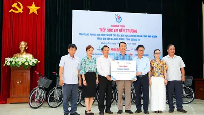 Tặng phòng máy tính cho học sinh Trường TH-THCS Cam Hiếu