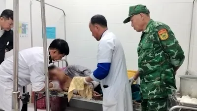 Quân y Đồn Biên phòng Tri Lễ phối hợp cứu sống anh V.B.D. bị ngộ độc lá ngón