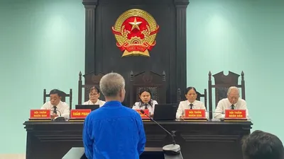 Bị cáo Tiêu Chí Tâm (sinh năm 1971, ngụ xã Quách Phẩm, tỉnh Cà Mau) bị TAND tỉnh Cà Mau tuyên 20 năm tù về tội “Hiếp dâm người dưới 16 tuổi”. Ảnh: NGUYỄN THÁI