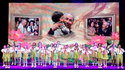 Một tiết mục văn nghệ trong chương trình. Ảnh: DŨNG PHƯƠNG