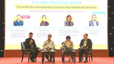 Các đại biểu, chuyên gia trao đổi tại hội thảo