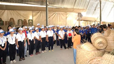 100 học sinh tham gia trải nghiệm