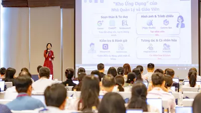 Cán bộ quản lý, giáo viên các trường học tham gia tập huấn về ứng dụng AI vào quản lý và dạy học trong tháng 8-2026. Ảnh: THU TÂM