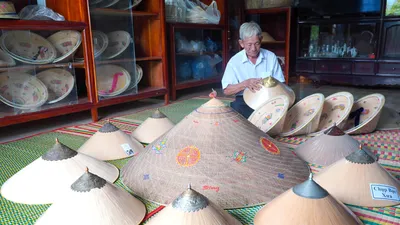 “Lửa nghề” làng chằm nón ngựa hơn 300 tuổi vẫn cháy
