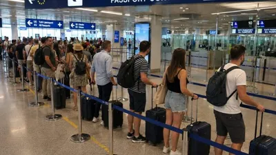 Italy kiểm tra du khách đến từ Tây Ban Nha bằng đường hàng không ít nhất đến ngày 15-8. Ảnh: deultimominuto.net
