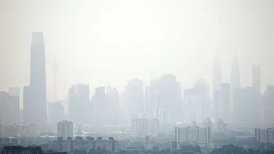 Khói mù bao phủ thành phố Malaysia. Ảnh: THE SUN