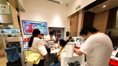 Một cửa hàng ở Bắc Kinh bán máy bay không người lái dân dụng vào ngày 13-9. Ảnh : China Daily