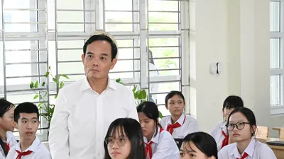 Lãnh đạo TPHCM trao tặng phòng học số cho các trường học ở đặc khu Côn Đảo