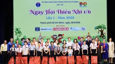 Trao hơn 900 phần quà đến trẻ em có hoàn cảnh khó khăn 